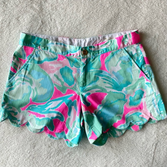 Lilly Pulitzer scalloped-hem shorts, size 2 - Picture 2 of 12